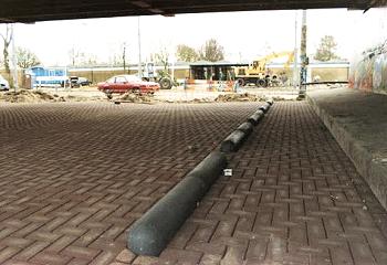 Nieuwe parkeerplaatsen onder de brug